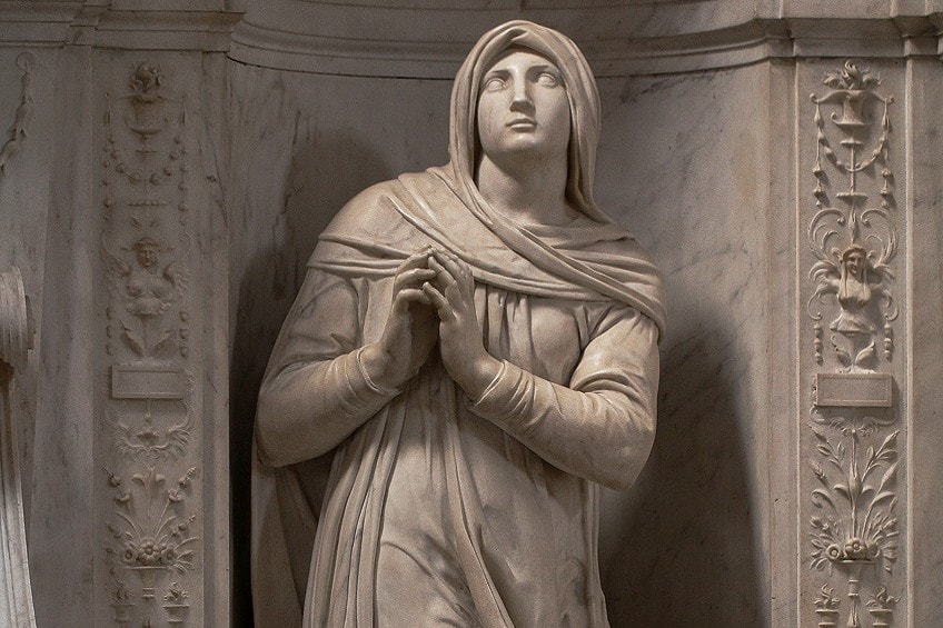 sculpture of mary by michealangelo